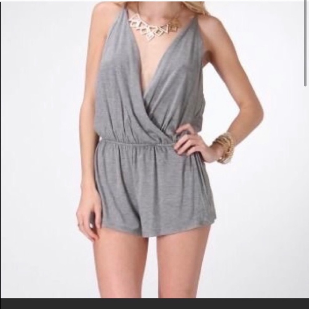 💫CLOSING SALE💫Honey punch soft gray romper